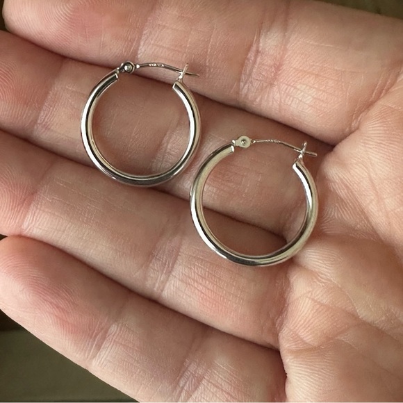 14k Solid White Gold Glossy Thin Hoop Earrings - Picture 13 of 13